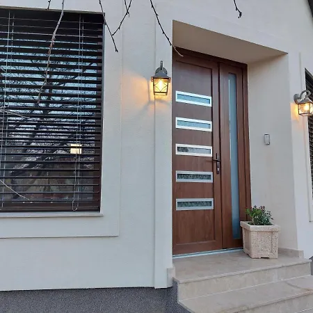 Erzsebet Vendeghaz Апартаменты Csesztreg